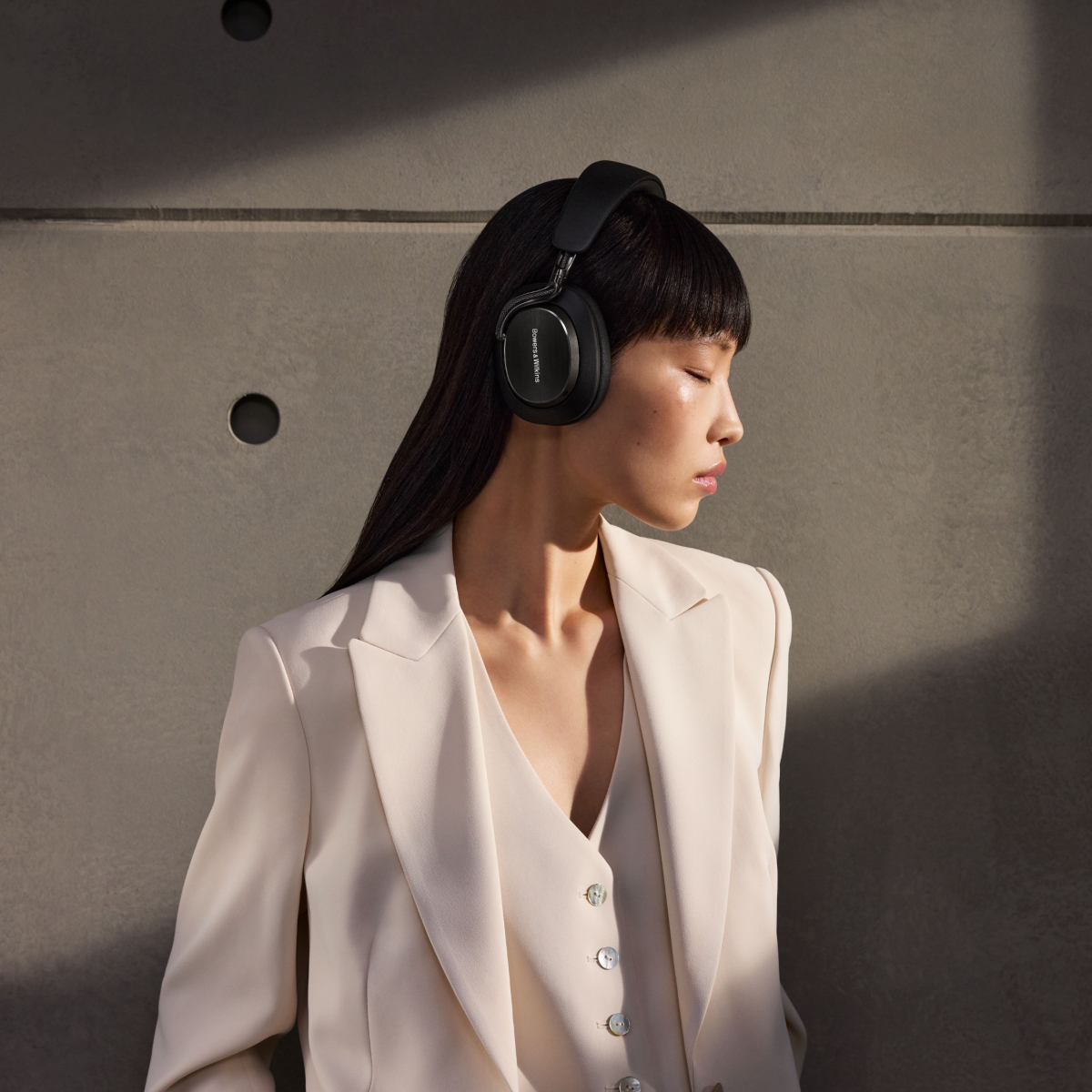 Bowers & Wilkins PX8 S2 Over-ear noise-canceling headphones