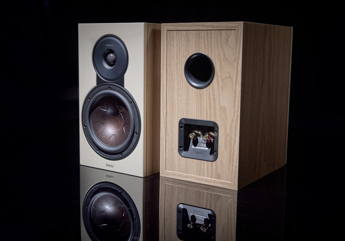 DALI SONIK 2 Bookshelf Speakers