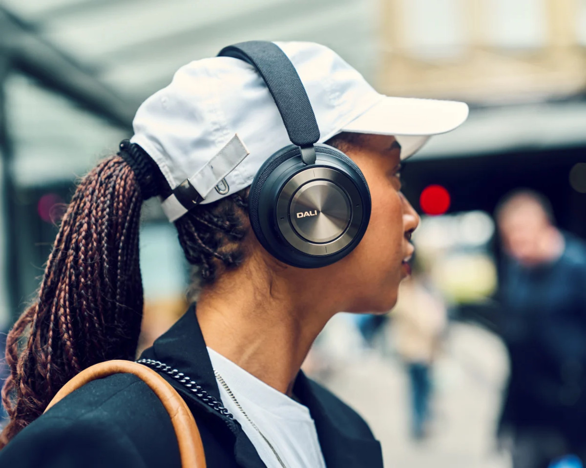 Dali IO-8 Wireless Noise Cancelling Over-Ear Headphones