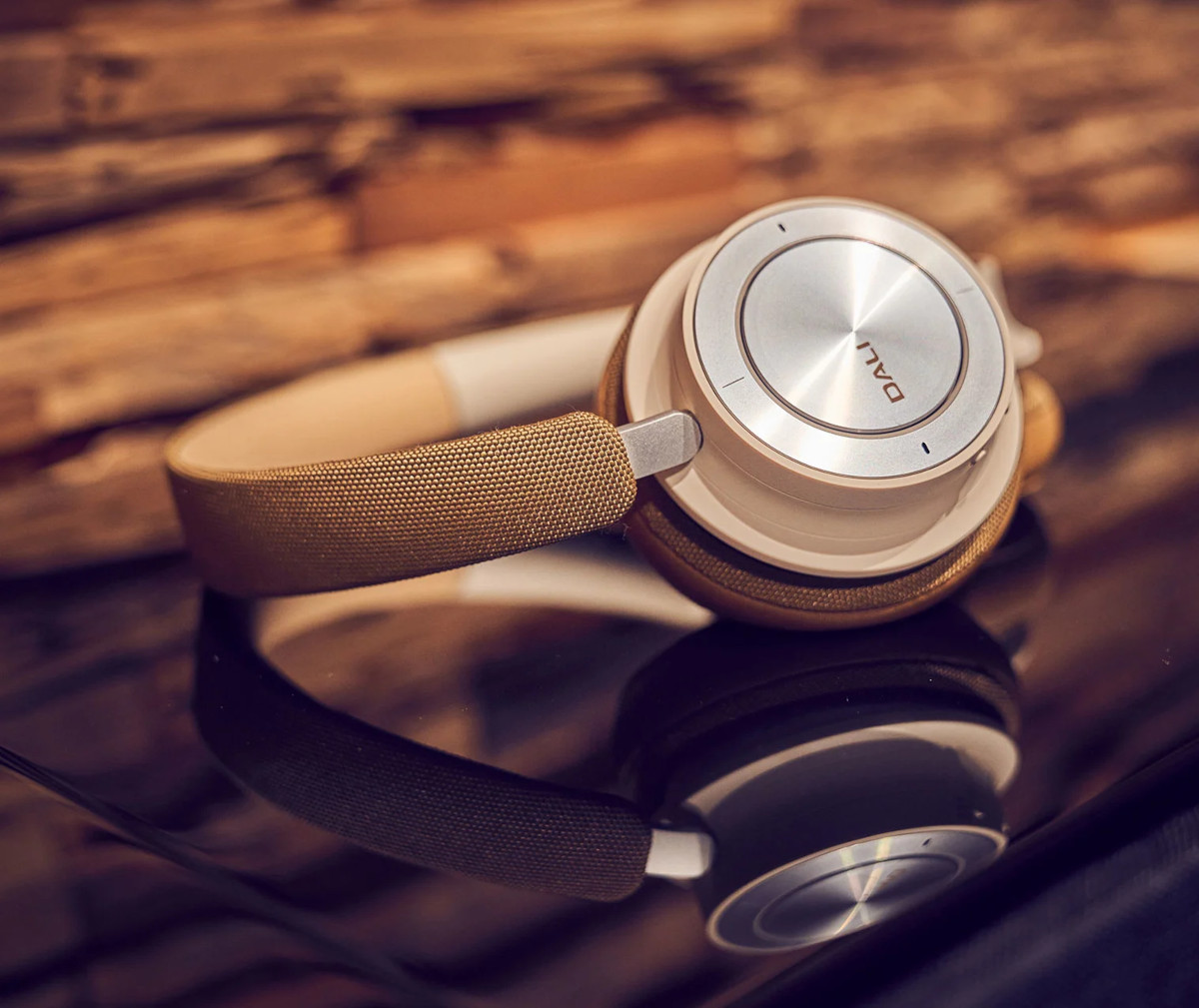 Dali IO-8 Wireless Noise Cancelling Over-Ear Headphones