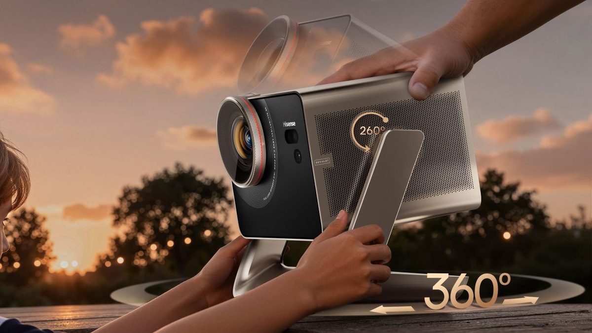Hands adjusting a projector on its gimbal stand outdoors, with graphics marking 260-degree vertical and 360-degree horizontal movement.