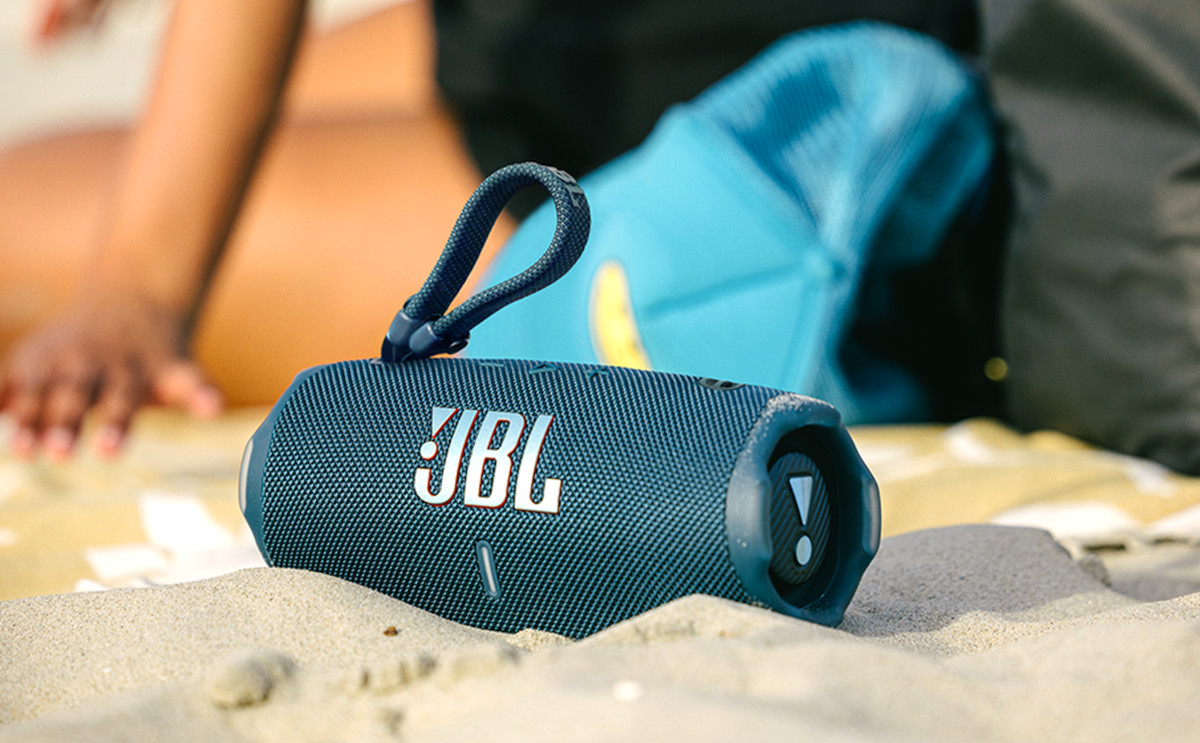 JBL Charge 6 Prtable Bluetooth Speaker