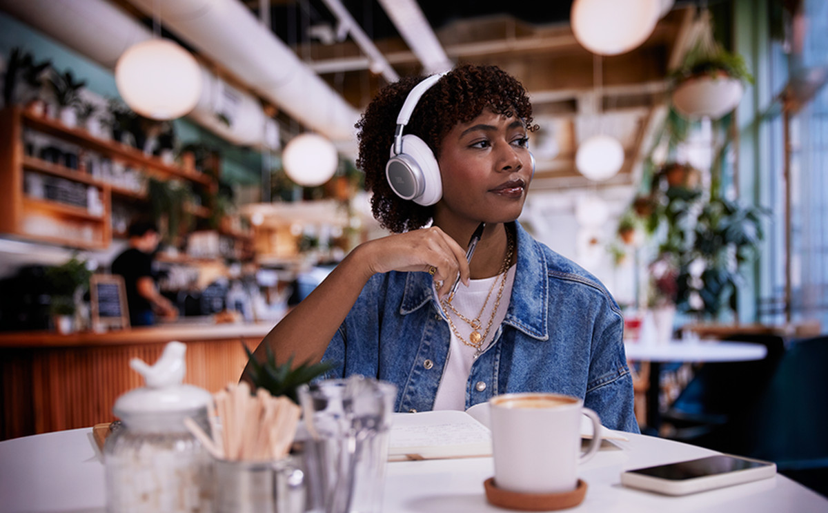 JBL LIVE 780NC Wireless Headphones