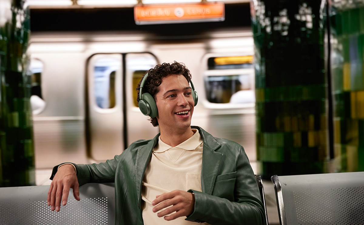 JBL LIVE 780NC Wireless Headphones