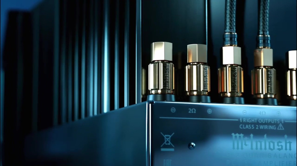 MC462 2-Channel Solid State Amplifier