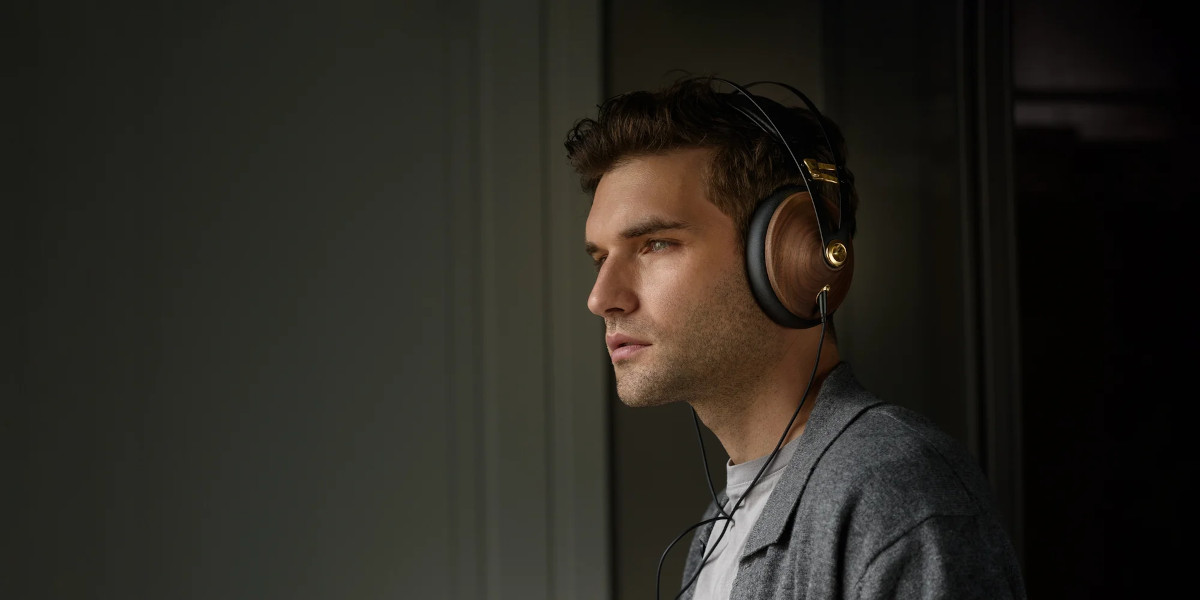 Meze Audio 99 CLASSICS 2nd GEN Closed Back Headphones